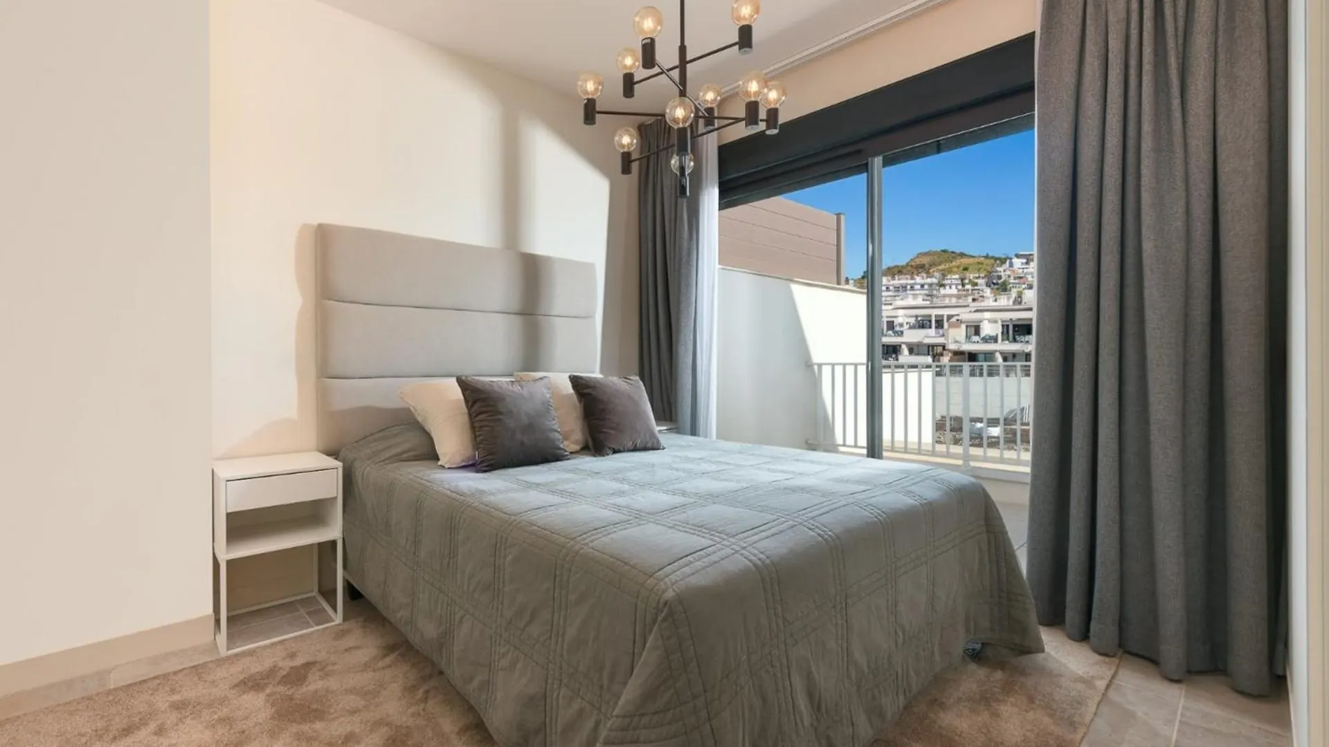 Penthouse With Ocean View 4 Bedrooms Apartment Malaga