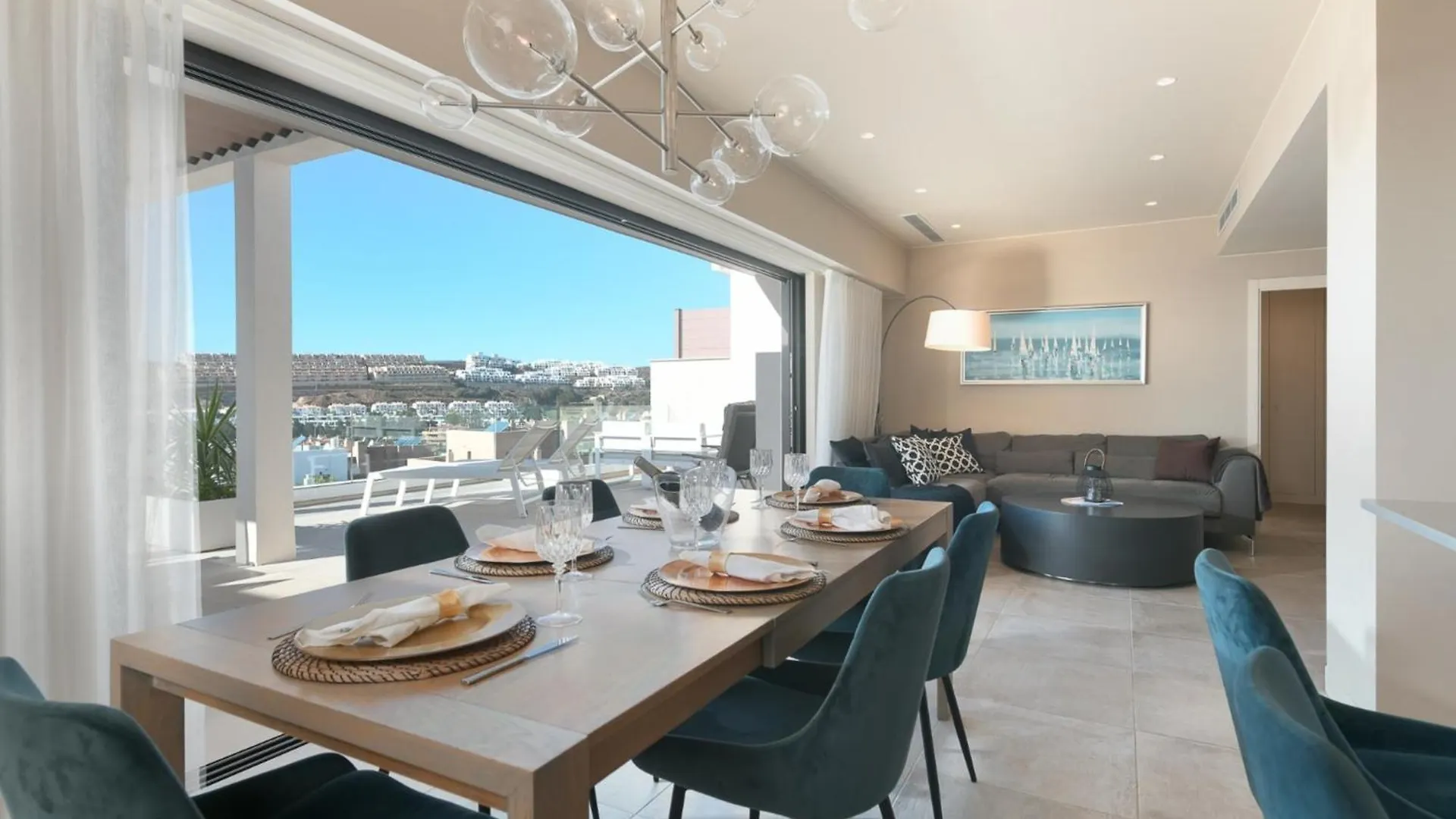 Penthouse With Ocean View 4 Bedrooms Apartment Malaga