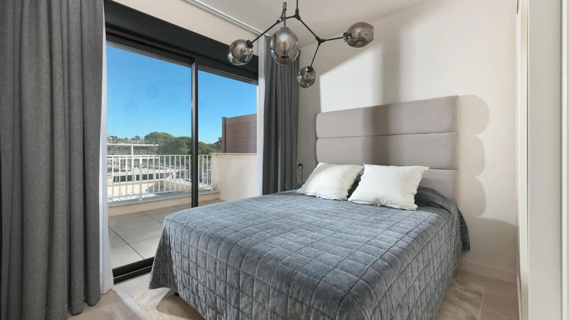 Penthouse With Ocean View 4 Bedrooms Apartment Malaga